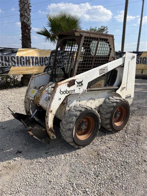 skid steer 853 starves fuel